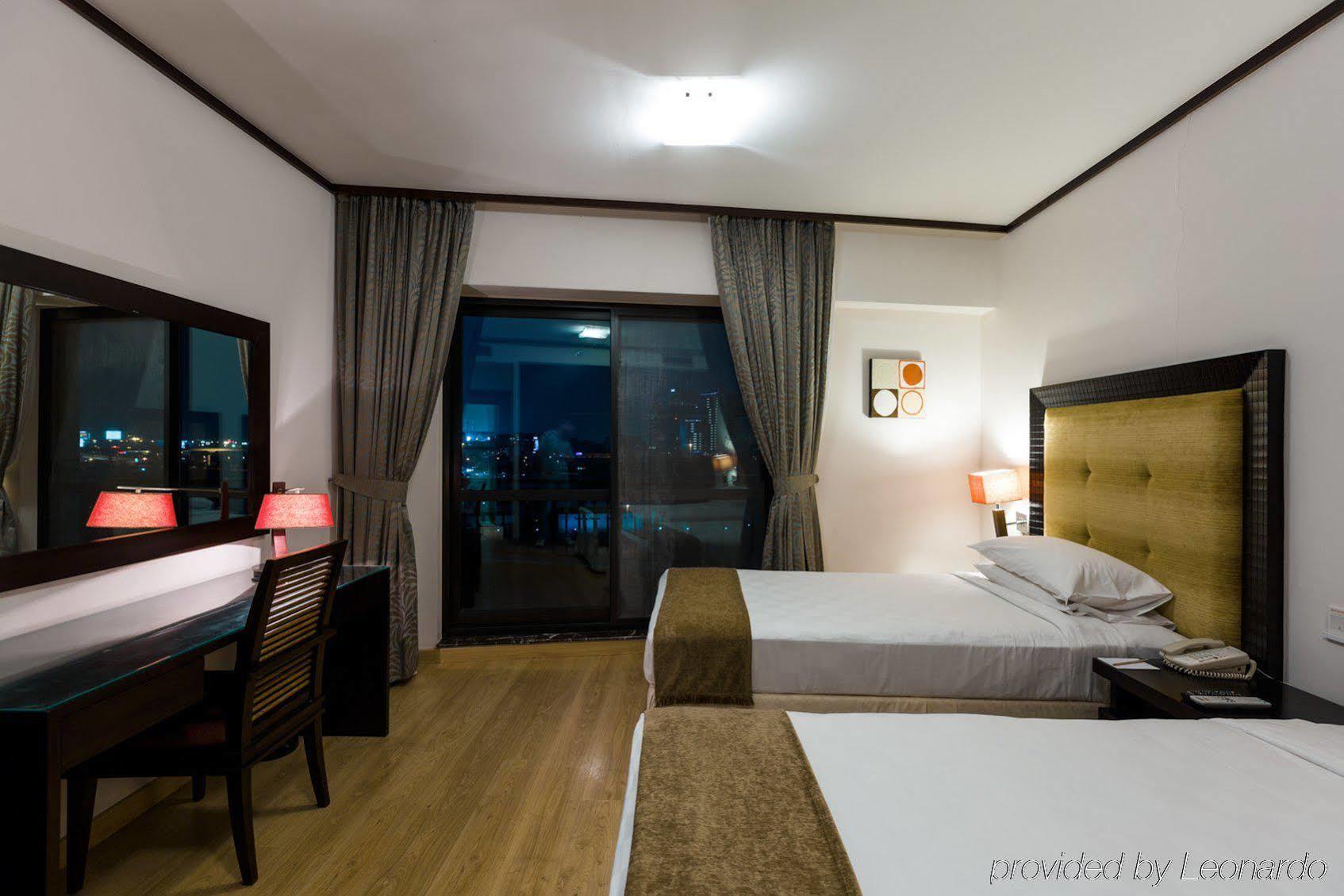 Park Apartments Dubai, An Edge By Rotana Hotel Exterior photo