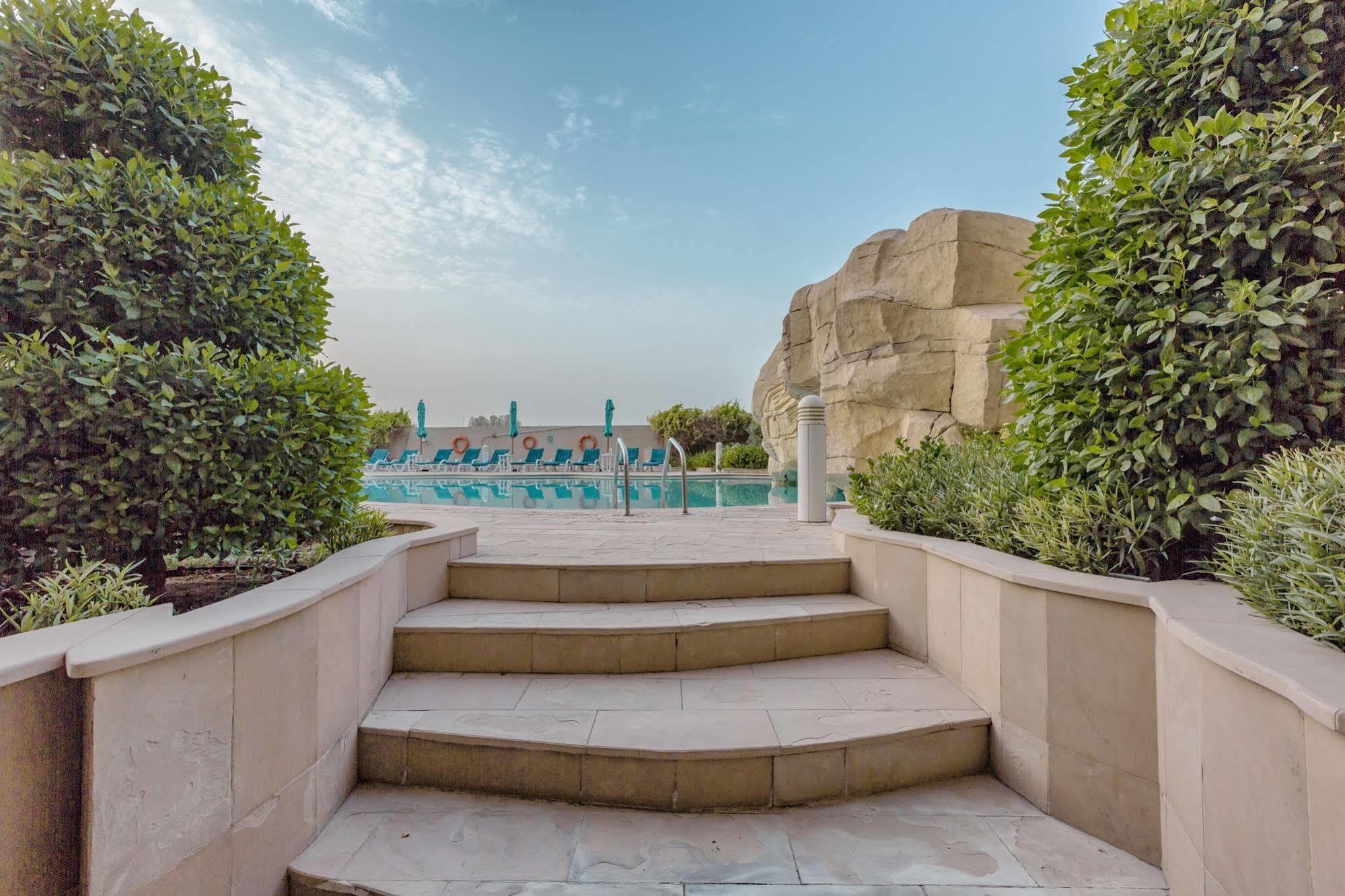 Park Apartments Dubai, An Edge By Rotana Hotel Exterior photo
